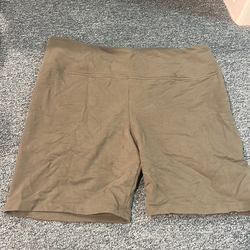 Lou & Grey Olive Biker Shorts